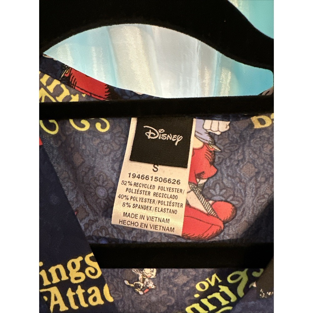 Pinocchio Navy Scrubs Disney Tooniforms Mens V Neck Top‎ Sz Small NWT - Picture 3 of 3